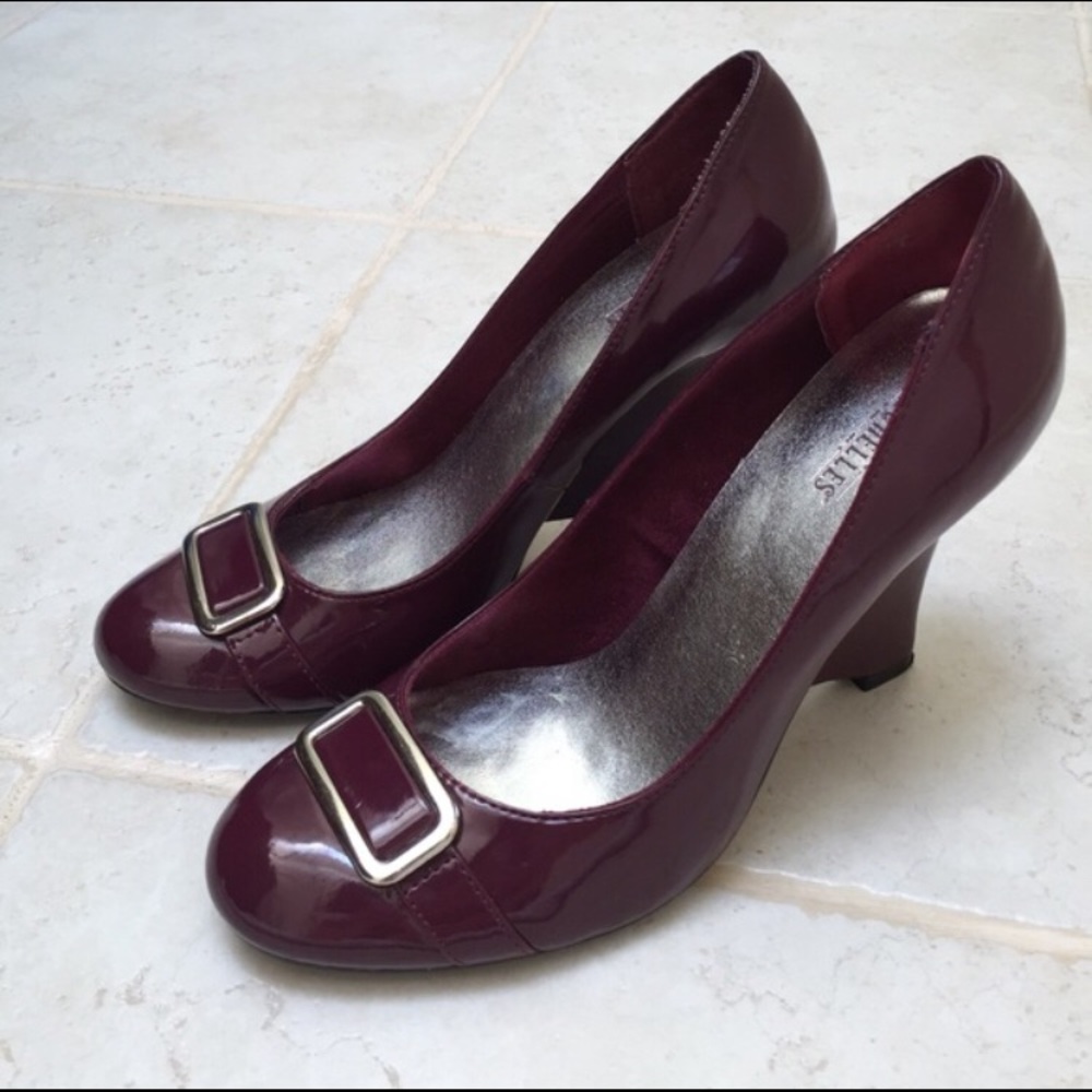 EUC Seychelles burgundy wedge heels, size 7